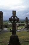 Rock of Cashel: Die ersten Hochkreuze von vielen....